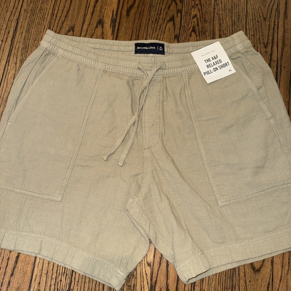Abercrombie & Fitch Pants - Abercrombie & Fitch Relaxed Pull On Short Size Extra Large XL New Beige 7"